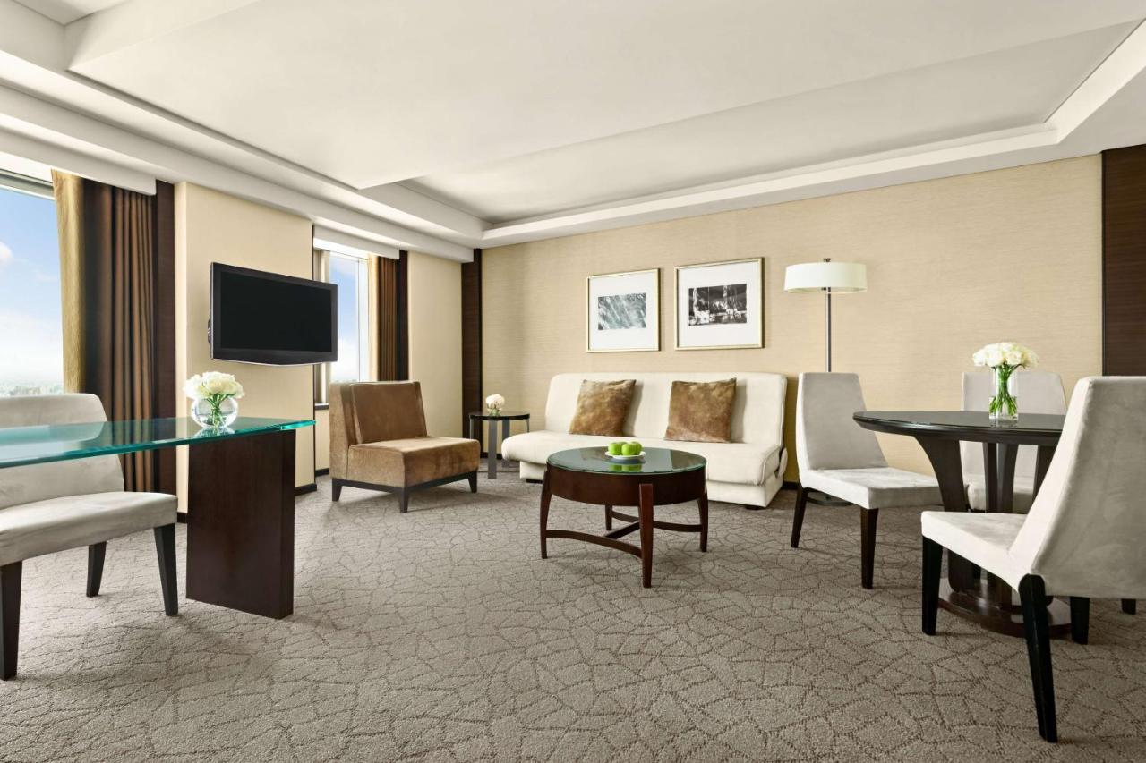 Shangri-La Far Eastern 타이난 외부 사진 A suite at the Four Seasons Hotel
