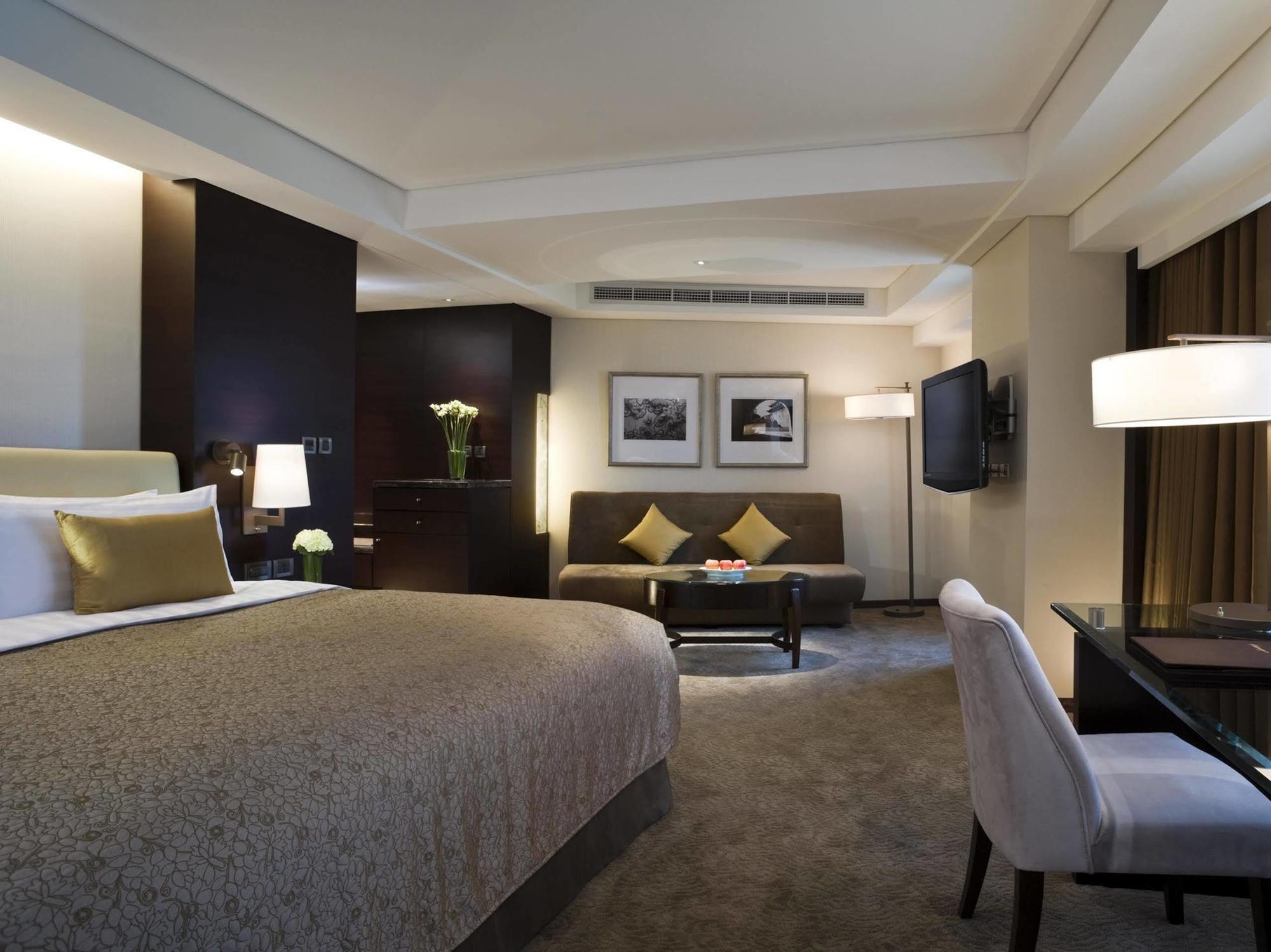 Shangri-La Far Eastern 타이난 외부 사진 A suite at the Conrad Dubai