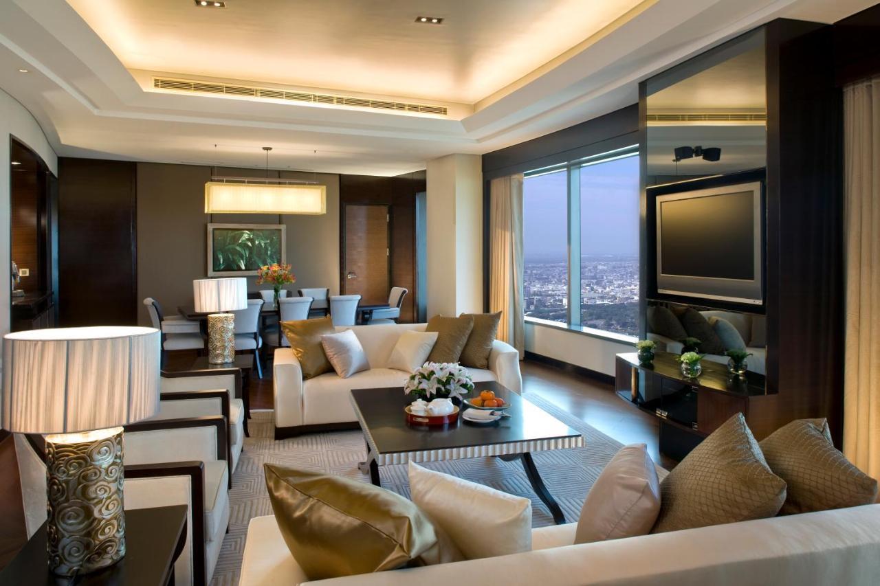 Shangri-La Far Eastern 타이난 외부 사진 A suite at the Ritz-Carlton, Dubai